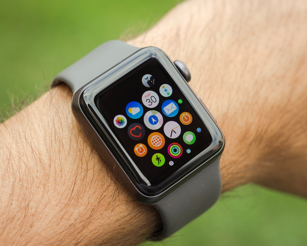 space-gray-aluminum-case-apple-watch-with-black-sport-band-vvmfi-yhcsc
